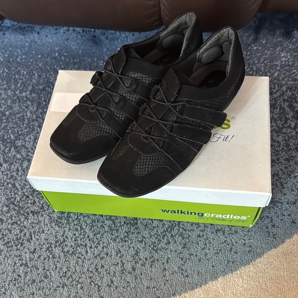 Walking Cradles Women’s Black Shoes